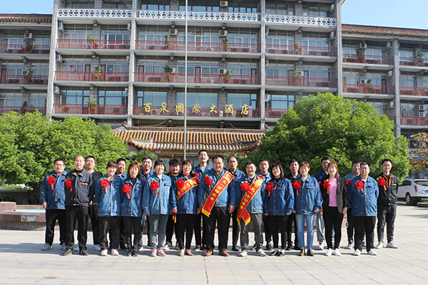 新鄉(xiāng)長城機械員工技能大賽獲獎者合照