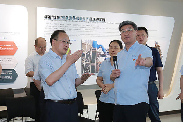 新鄉(xiāng)市政府市長(zhǎng)魏建平到長(zhǎng)城機(jī)械調(diào)研督導(dǎo)“萬(wàn)人助萬(wàn)企”活動(dòng)開(kāi)展情況 新鄉(xiāng)市政府市長(zhǎng)魏建平到長(zhǎng)城機(jī)械調(diào)研督導(dǎo)“萬(wàn)人助萬(wàn)企”活動(dòng)開(kāi)展情況