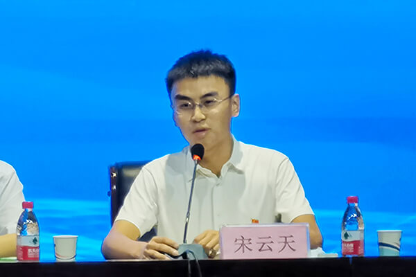 孟莊鎮(zhèn)黨委副書記、鎮(zhèn)長(zhǎng)宋云天