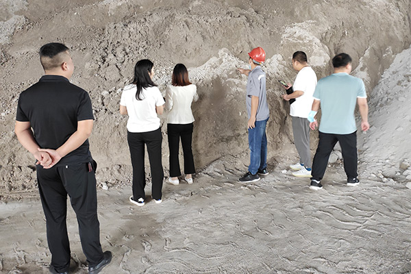 新鄉(xiāng)長城機械萬里行團隊走訪客戶 新鄉(xiāng)長城機械萬里行團隊走訪客戶